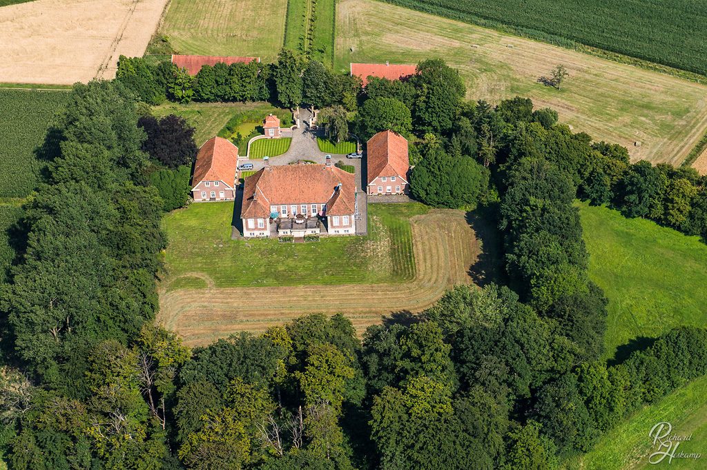 Luftbild vom Schloss Herzford - Rueckseite